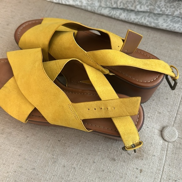 Mustard yellow wedges - Picture 3 of 4